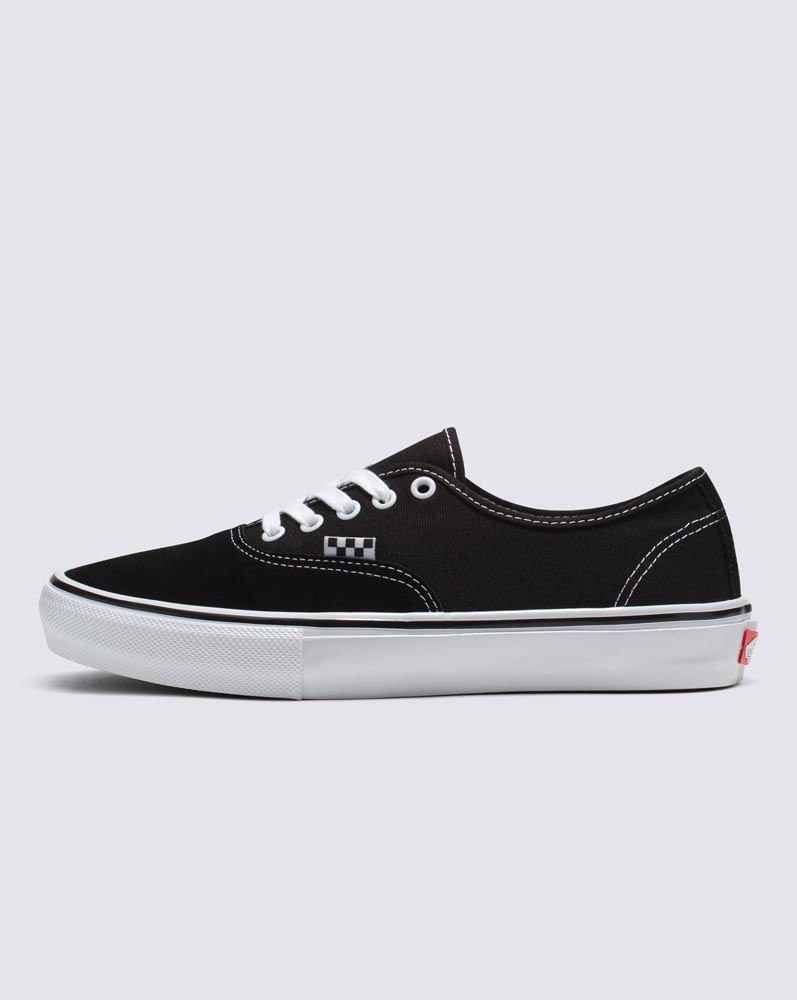 Skate Authentic Black/White 8Y28|Vans Vans® México - Main Image