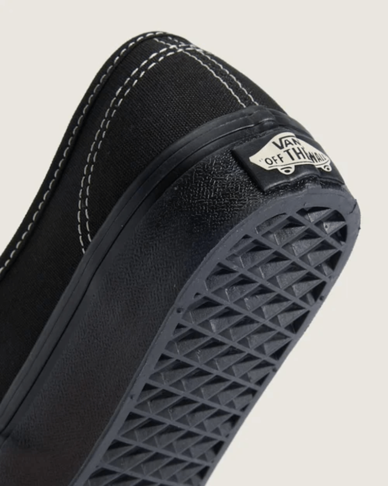 Tenis Authentic