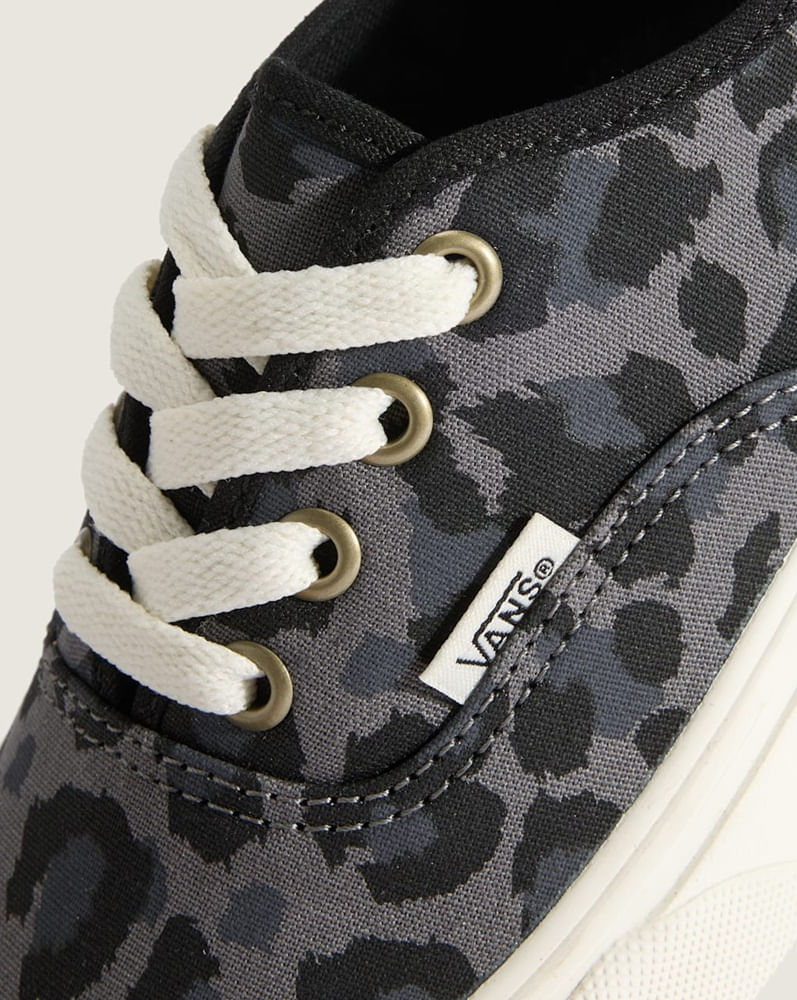 Tenis Authentic