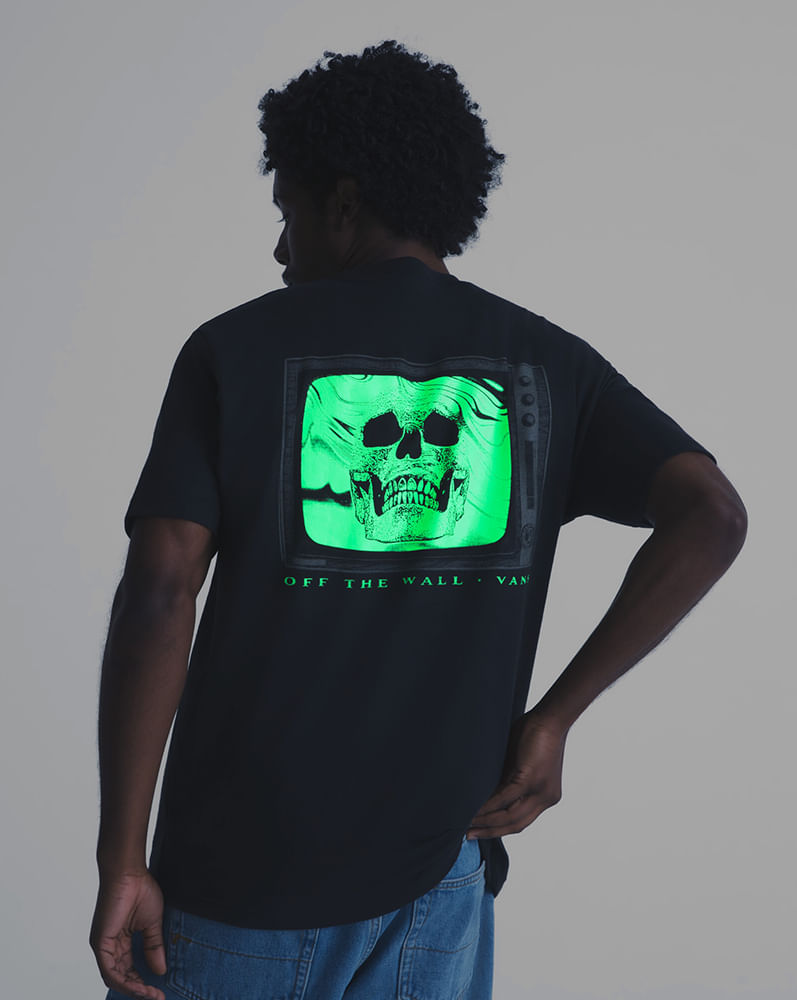 Playera Tune In Skull Out